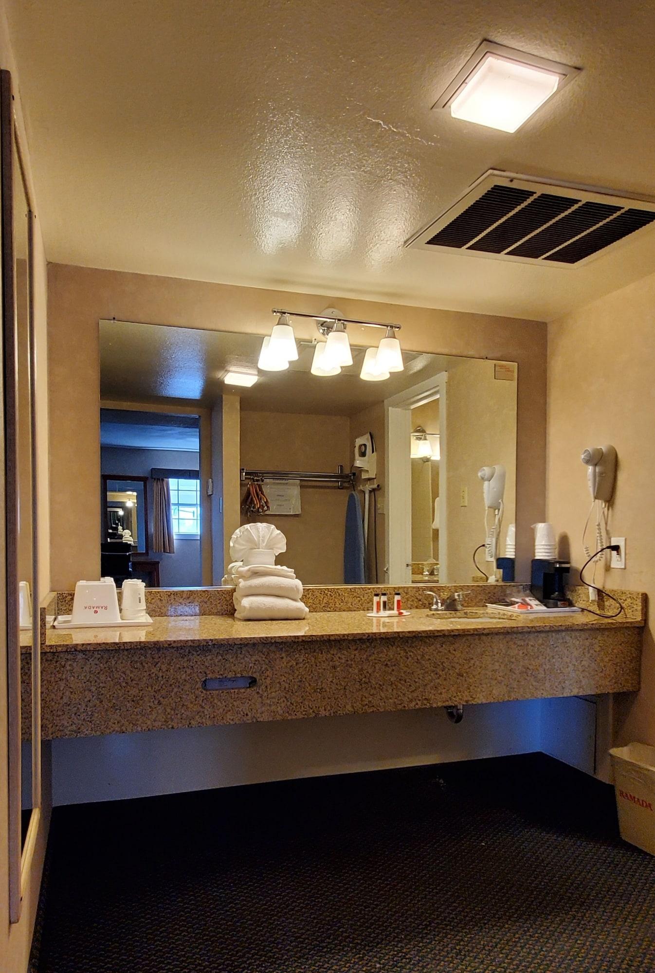Ramada By Wyndham Flagstaff East Ξενοδοχείο Εξωτερικό φωτογραφία