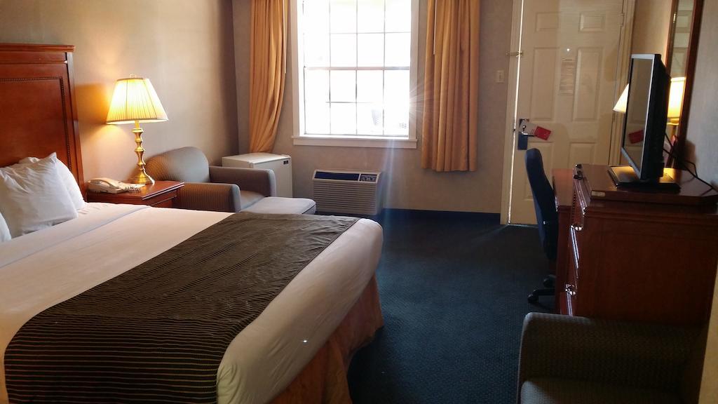 Ramada By Wyndham Flagstaff East Ξενοδοχείο Εξωτερικό φωτογραφία