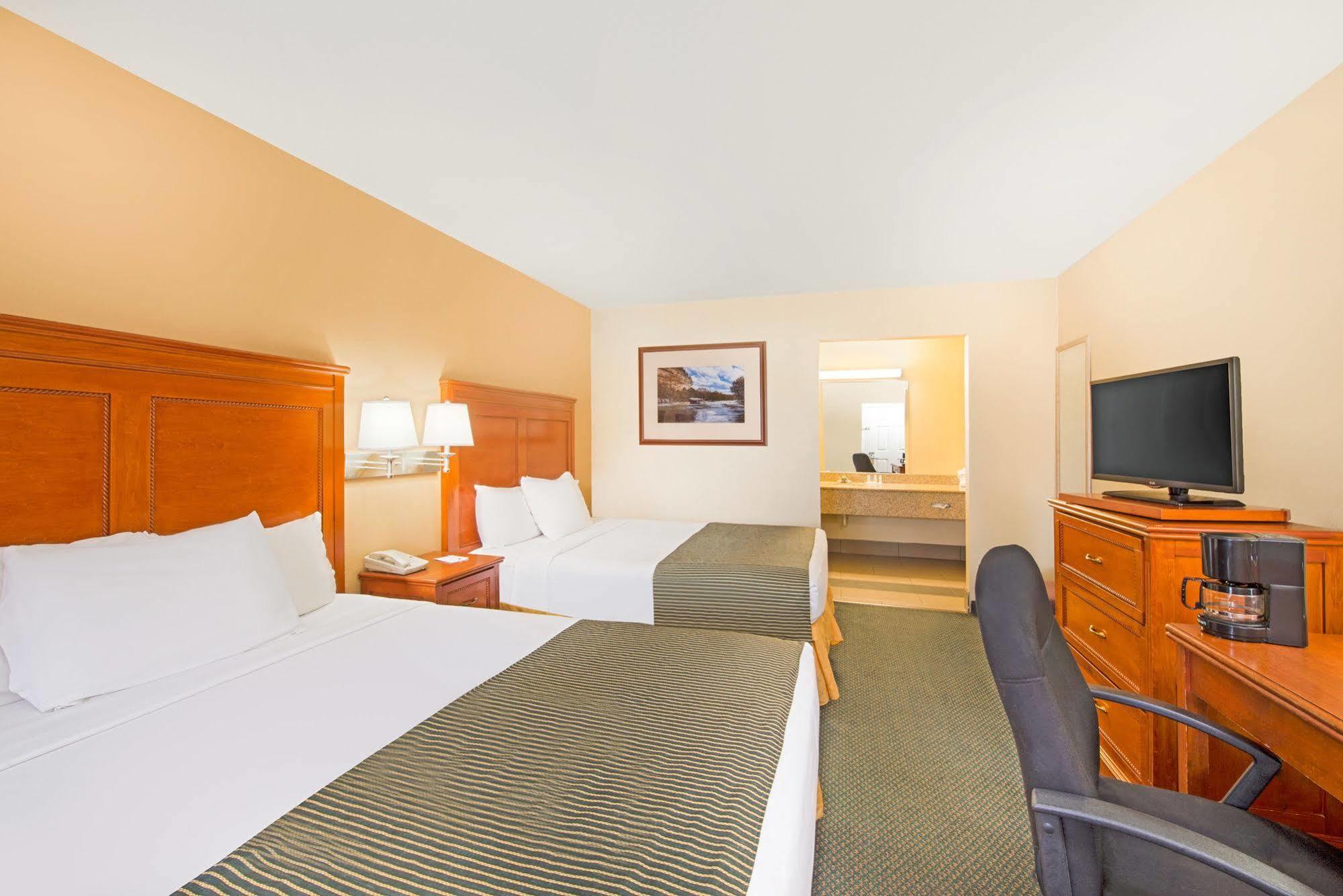 Ramada By Wyndham Flagstaff East Ξενοδοχείο Εξωτερικό φωτογραφία