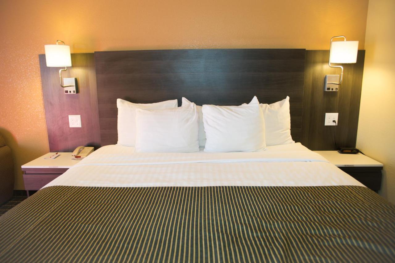 Ramada By Wyndham Flagstaff East Ξενοδοχείο Εξωτερικό φωτογραφία